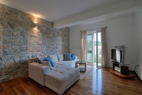 Kuk - modern and spacious apartment in Senj