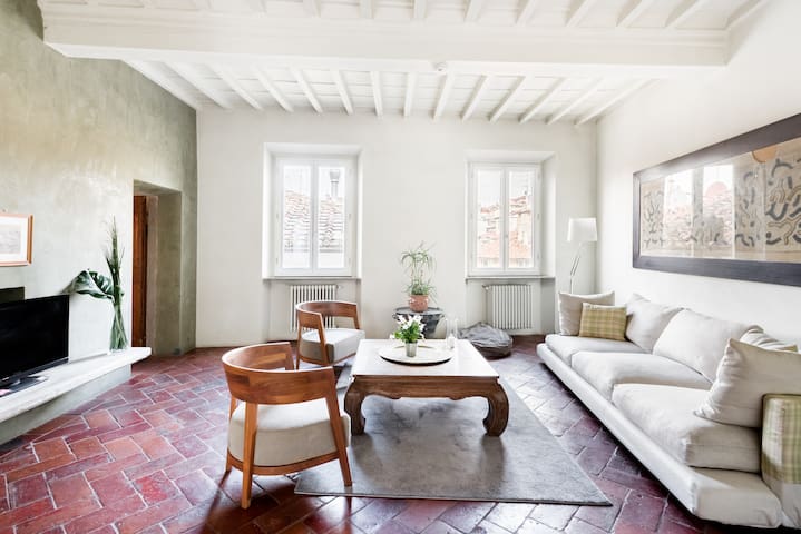 Ponte Vecchio Flat Overlooking Piazza Della Passera