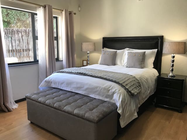 ★CAPE TOWN★ FAST internet 100Mb/s WiFi – sleep 4