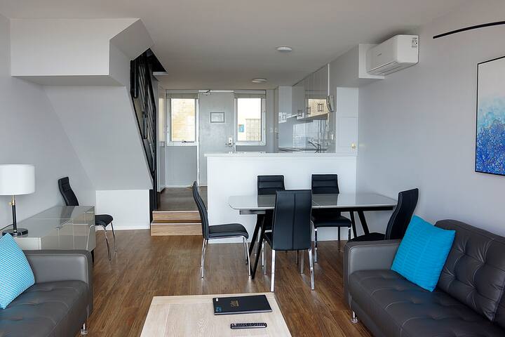 Oceanfront 23- in an outstandingly beautiful area gallery image 5