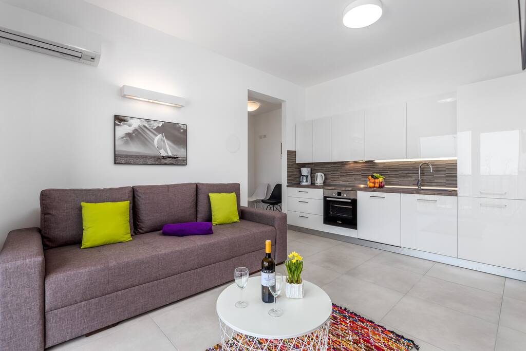 Spacious living room with Queen size sofa ( 160cm x 200 cm ) that extendes into a bed