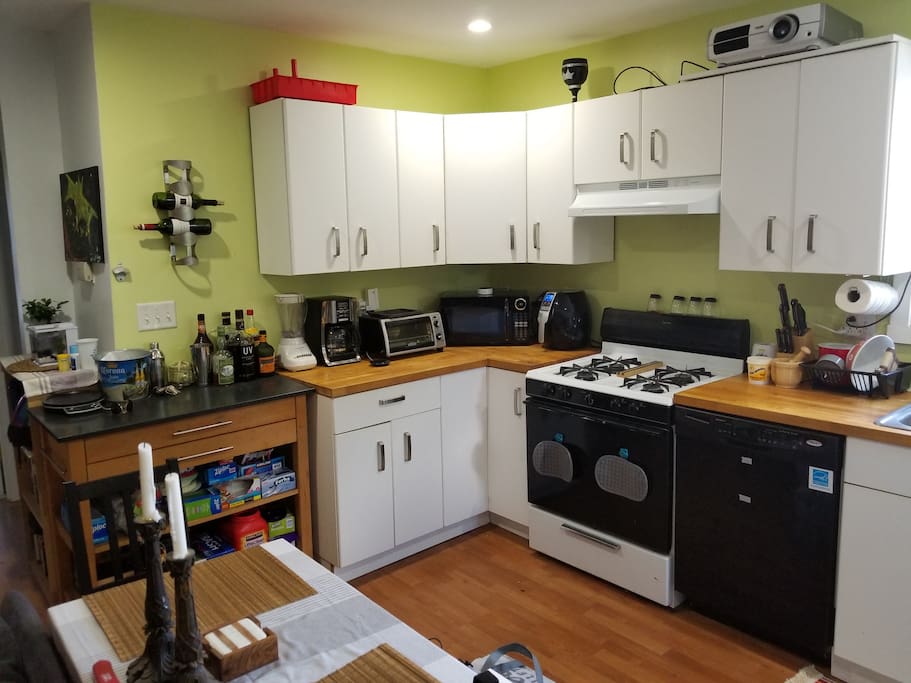 Newly refreshed kitchen for light cooking!