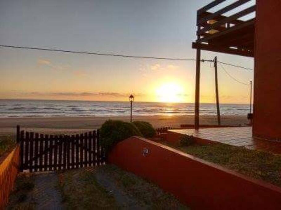 Entrada x calle costanera
Y amanecer