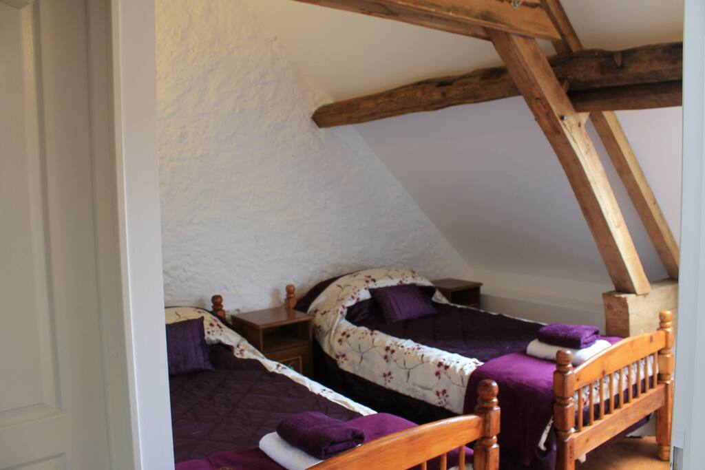 Twin Bedroom with en-Suite