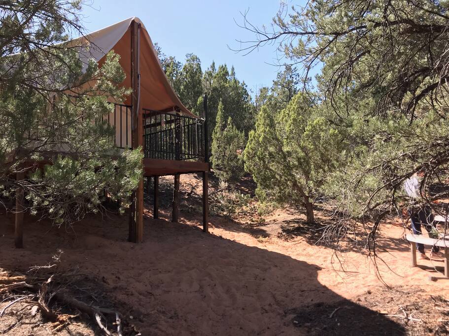 Our canvas tent has amazing views. Our tent side is at the top of our campground. Be prepared to drive a somewhat steep gravel/dirt road. Campground neighbors are not very close to you. We provide 4 cots, the tent (code will be provided after booking), parking space a short distance from the tent, fire pit, and a picnic table. Port-a-potty is available on the campground. There is no water available.