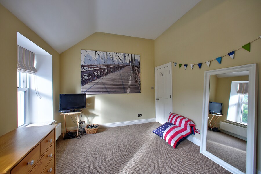 Детска соба со телевизор и Xbox