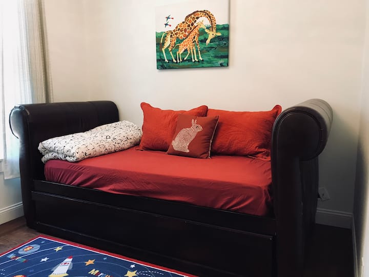 3e slaapkamer met twee eenpersoonsbedden