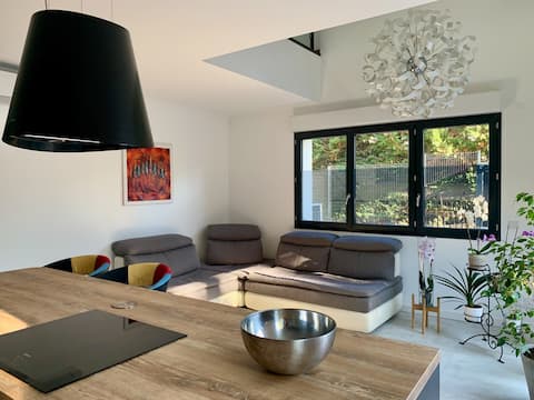 Beautiful house 10 minutes from Lyon with Jacuzzi