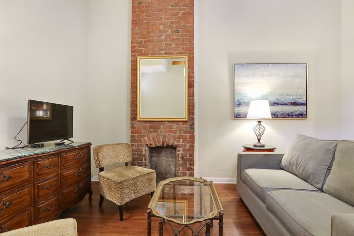 3BR Suite B with 5 beds, 2 baths – Sleeps 10 gallery image 4