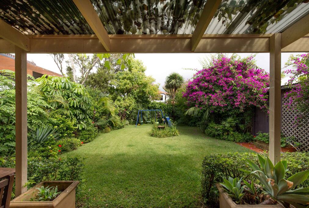 Large leafy outdoor haven