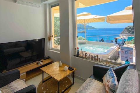 Patio sea view l Close to everything l 2 BR + pkg