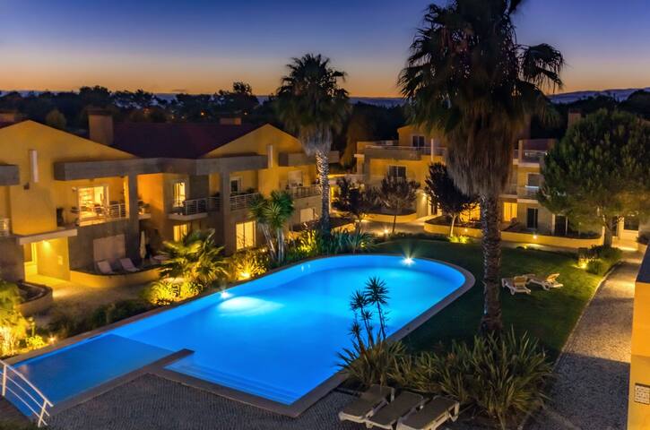 Penthouse Duplex Rooftop Jacuzzi 4 Room 6 bed 8ppl gallery image 4