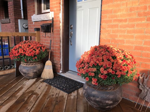 THE NEST - Cuddle Up In This Quaint Retreat