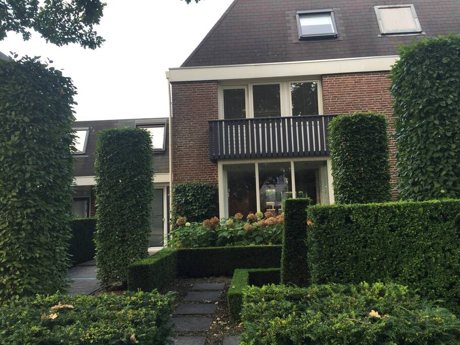Voortuin met logeerkamer 2 hoog