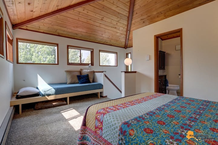 Loftová spálňa s vlastnou kúpeľňou 