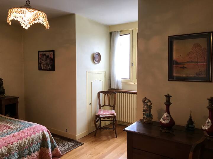 Sakafu ya chumba cha manjano 1