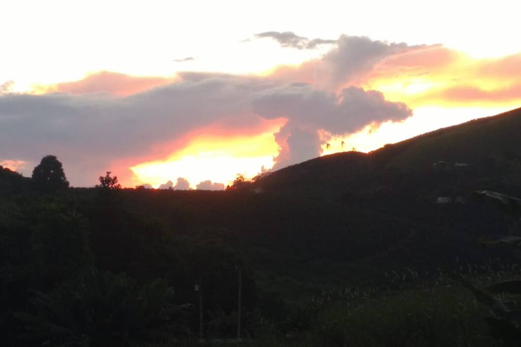 PÔR DO SOL NO SÍTIO