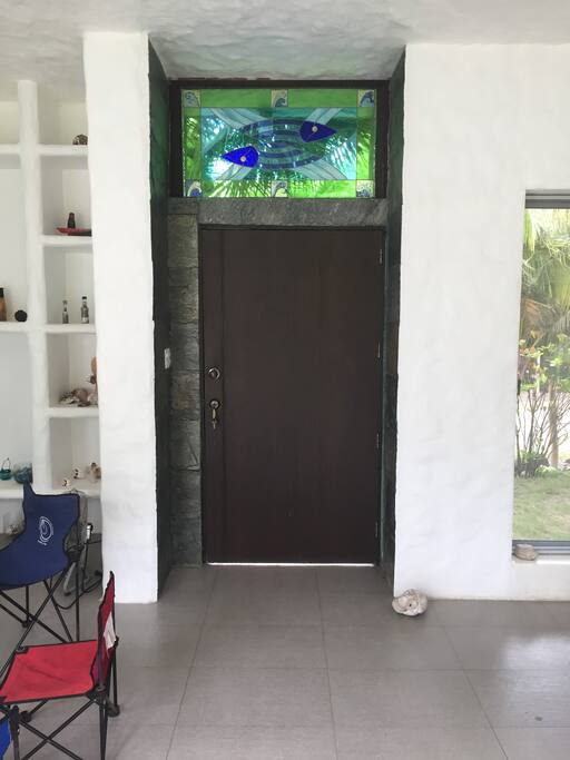 Entrada principal desde el interior.
Main entrance from the inside of the house