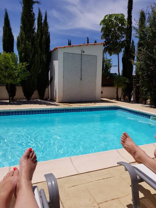 Relaxen am privaten Pool