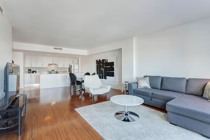 Beautiful 2 BR Up To 8 People In Old Montreal