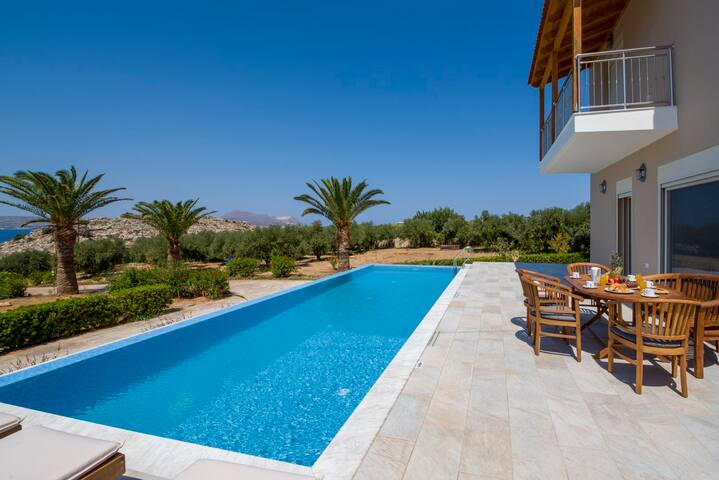 100mt to the Beach * Stunning Sunset* Full Privacy gallery image 3