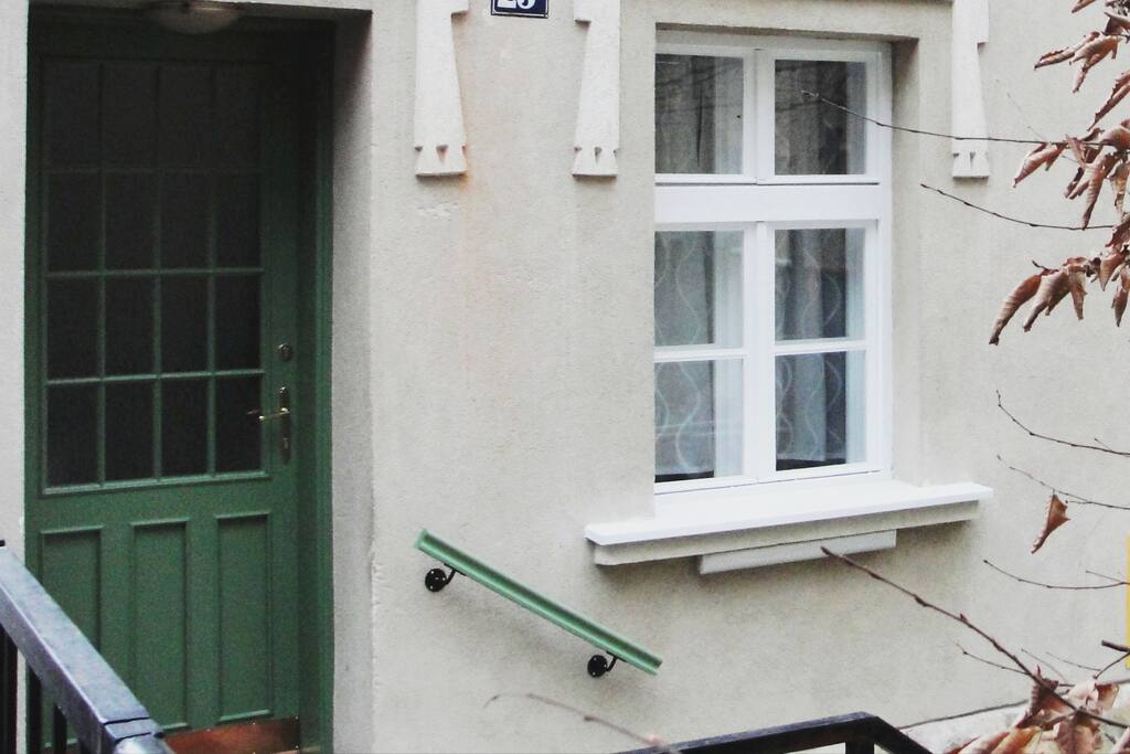 Studio Apartment on ground floor of family house - own enterance