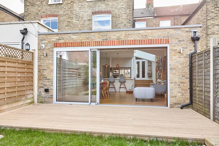 Beautiful 6 bedroom family home with pool, London gallery image 4