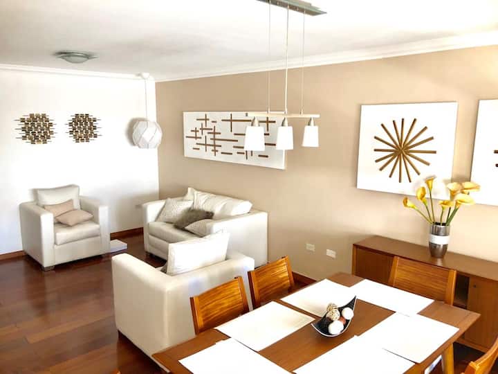 Apartamento Perfecta Ubicación En Quito. - Quito
