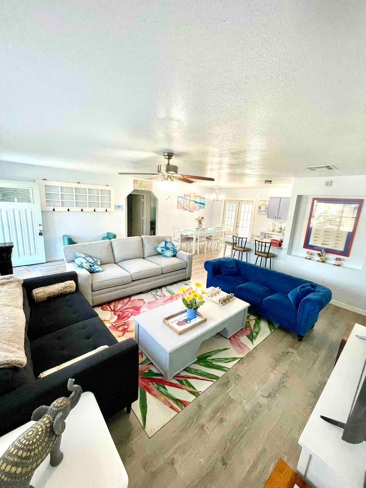 Cozy Space Coast Getaway - Titusville, FL