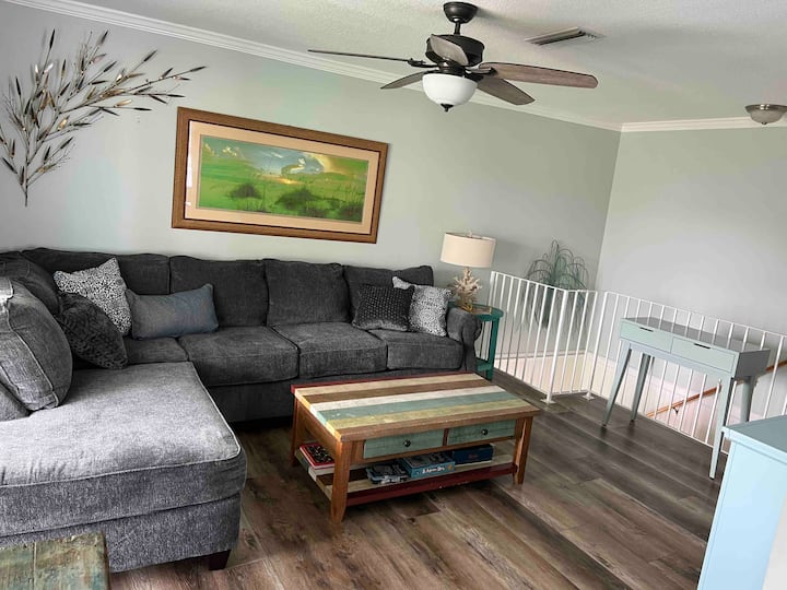 Beach Side 4/2 Home Steps From The Ocean And Pool - St. Augustine Beach, FL