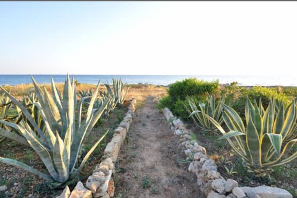 Discesa al mare fronte casa