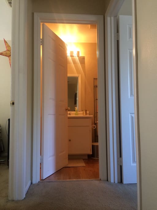 2nd floor of 2 Bd Rm 1 Ba Townhouse