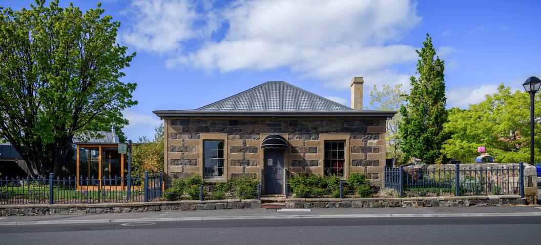 Fusilier Cottage – a luxury boutique accommodation gallery image 2