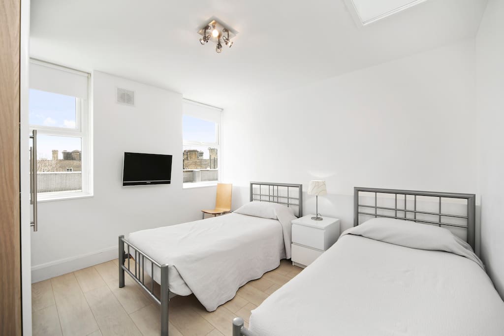 Twin bedroom