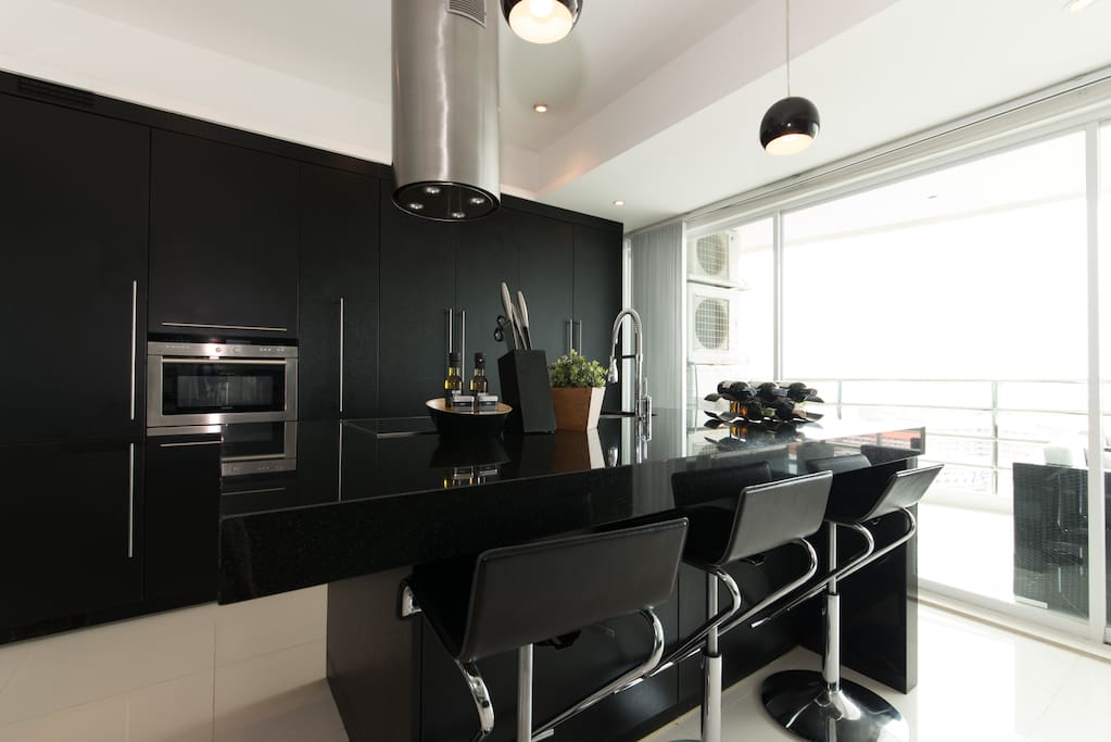 fuly furiture kitchen to every occation.have everything you need in the kitchen+++