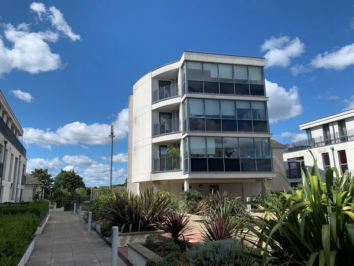 Chertsey Holiday Rentals & Homes England, United Kingdom Airbnb