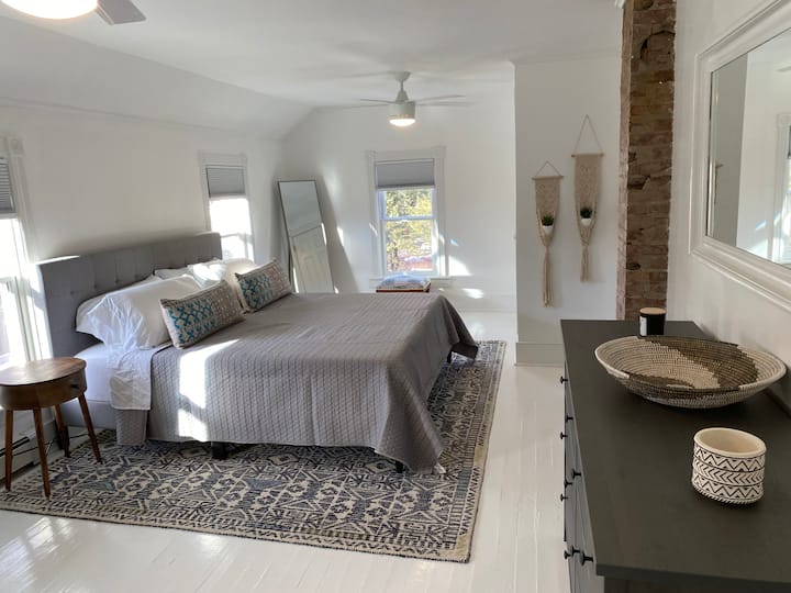 Kitanda aina ya Master king 