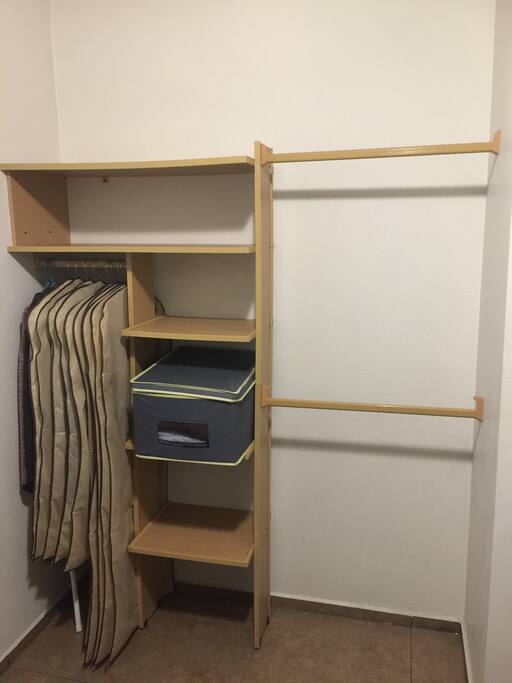 HABITACIÓN PRIVADA 1 (closeth)