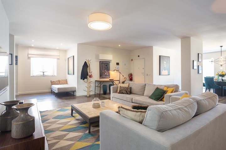 ★Luxury Designer Getaway ~ Stunning Downtown Views