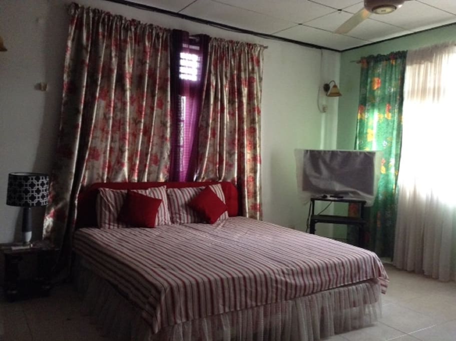 Spacious Studio Room 1 - Upper floor Separate side way entrance