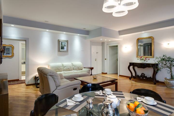 TREVI FOUNTAIN 3 BEDROOM PRESTIGIOUS HOME. gallery image 4