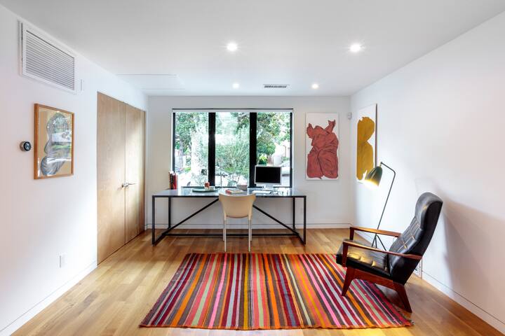 Architectural LA home w/pool in prime location! gallery image 2