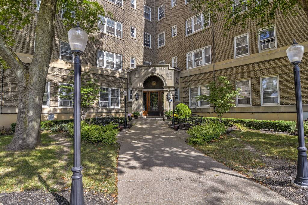 Explore Niagara Falls from this chic vacation rental apartment.