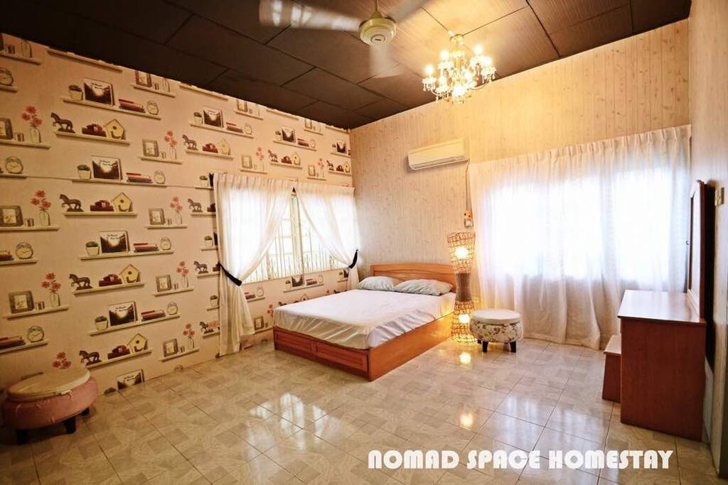 This is the grand room with toilet