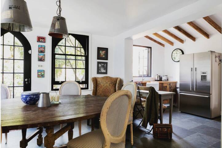 The Gothic Cottage, Barnes gallery image 4