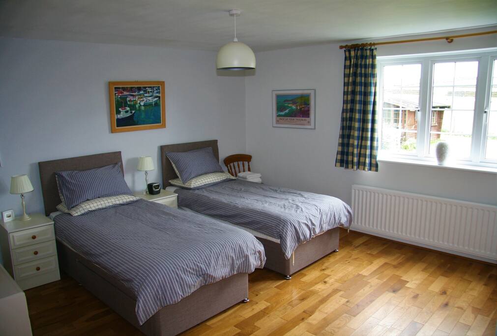 Twin beds join to make super-king