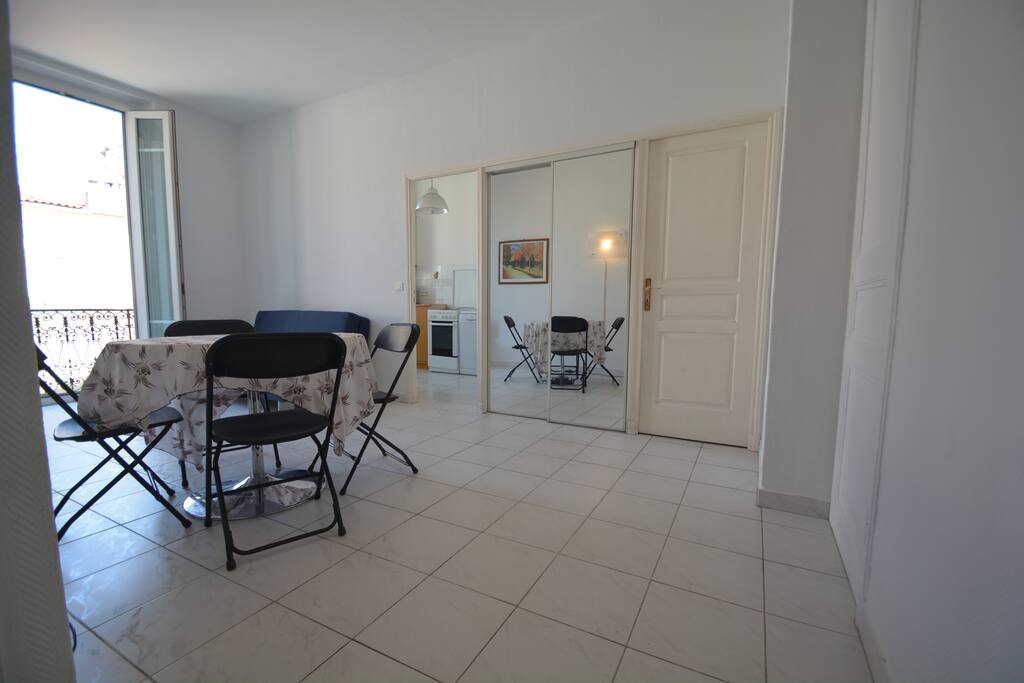 Une salle à manger spacieuse