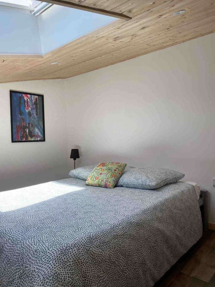 חדר שינה 4 עליית גג 
קומה 2 