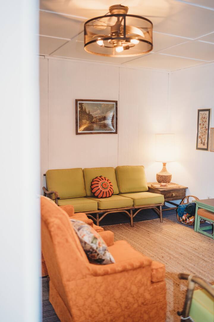 Vintage Cabin on Lake Victoria Cabins for Rent in Alexandria