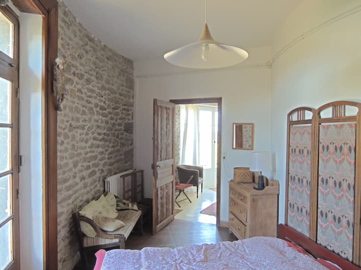 חדר שינה, לכיוון הסלון הקטן